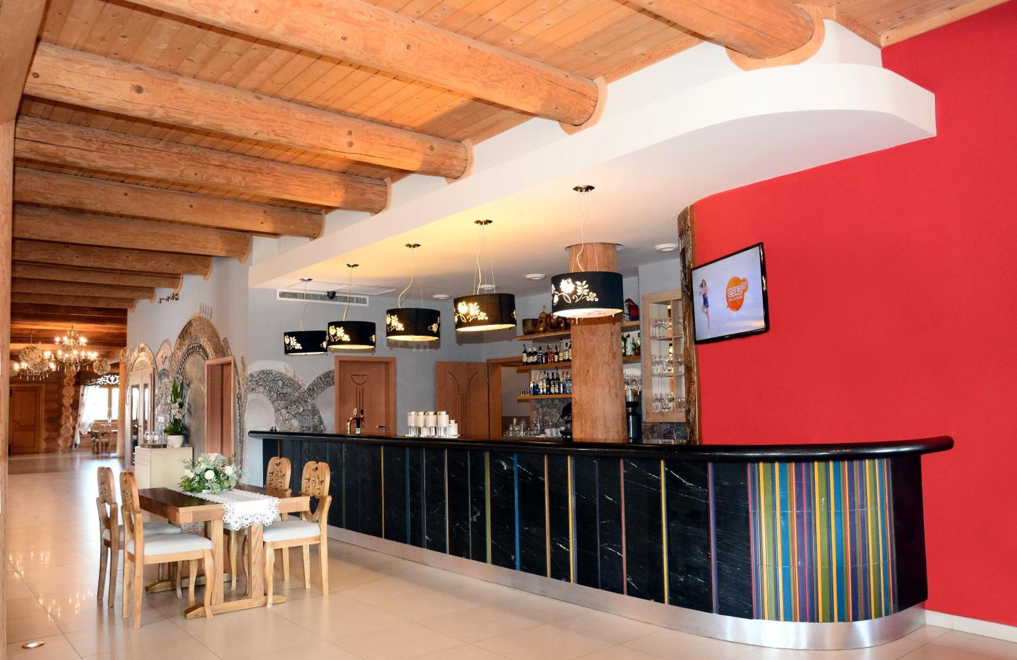 Hotel Swietokrzyski Dwor Nowa Słupia Kültér fotó