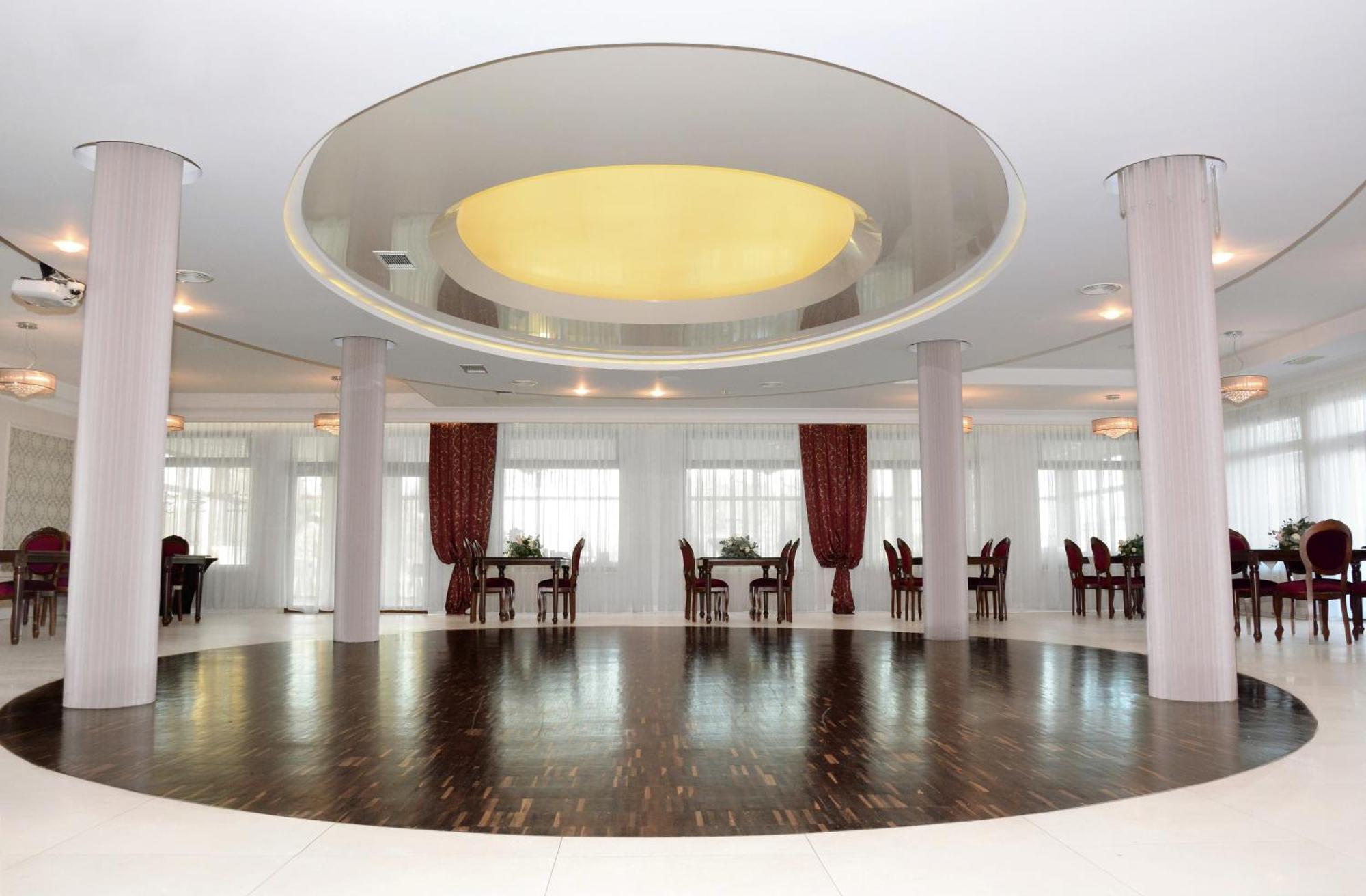 Hotel Swietokrzyski Dwor Nowa Słupia Kültér fotó