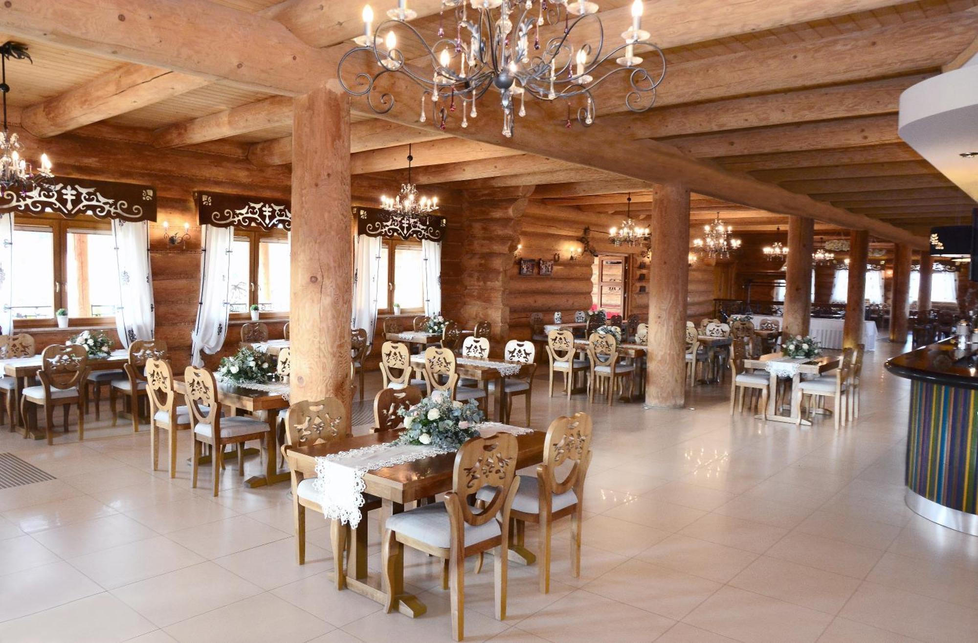 Hotel Swietokrzyski Dwor Nowa Słupia Kültér fotó